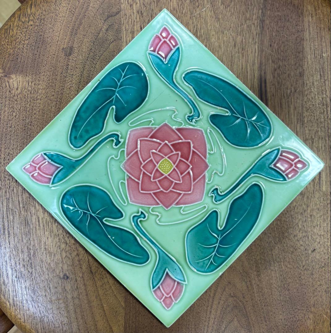 マジョリカタイル　台湾　チューブライン　蓮