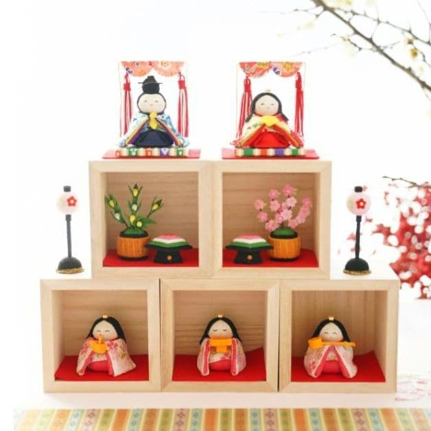 送料無料 ￥24200➡️￥19840 好みに重ねて楽しむ 桐箱入り雛飾りセット