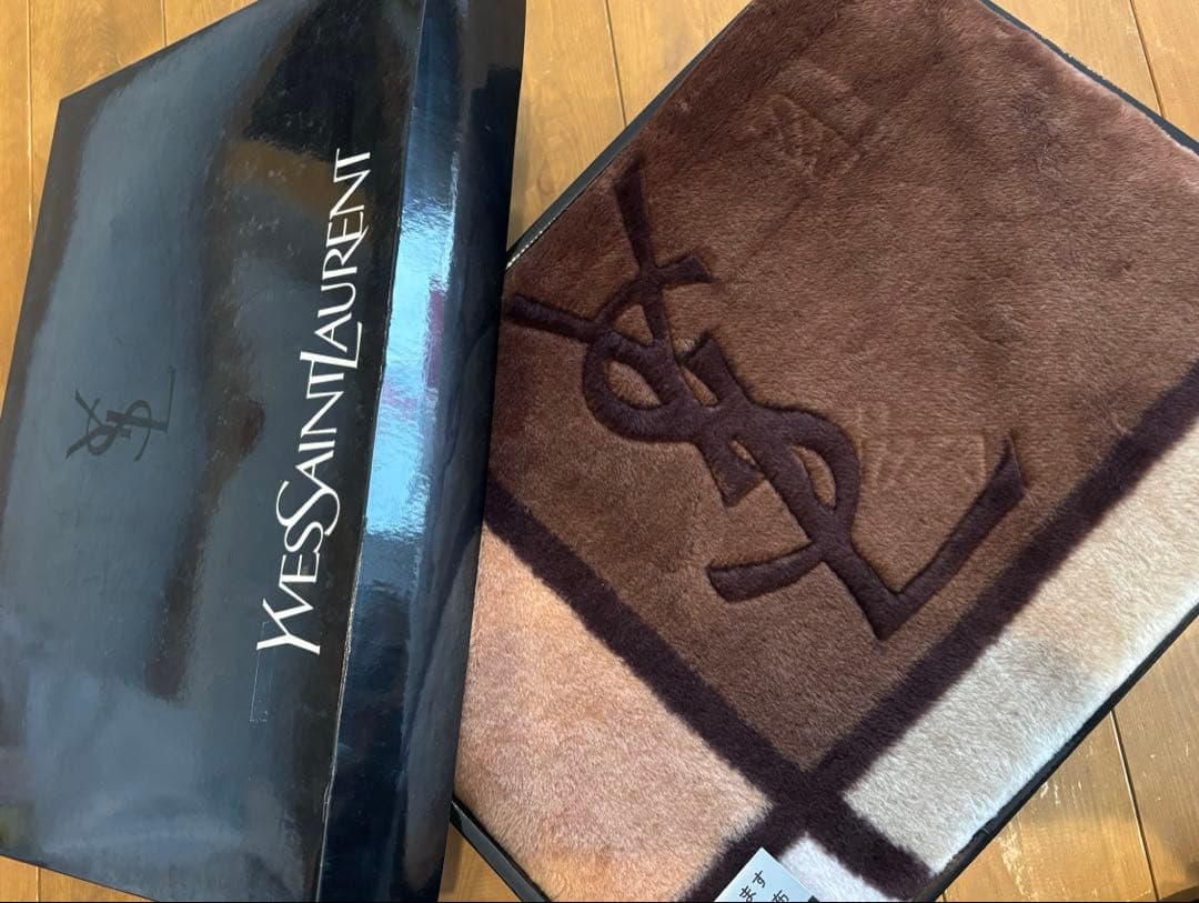 新品未使用　イヴ・サンローラン ニューマイヤー毛布 140×200cm