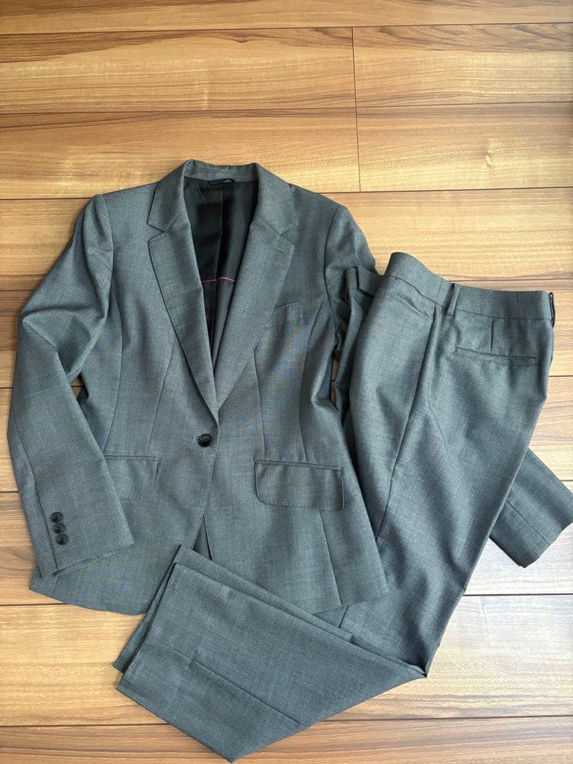 HILTON 洋服の青山　グレー無地パンツスーツ サイズ上11号下13号