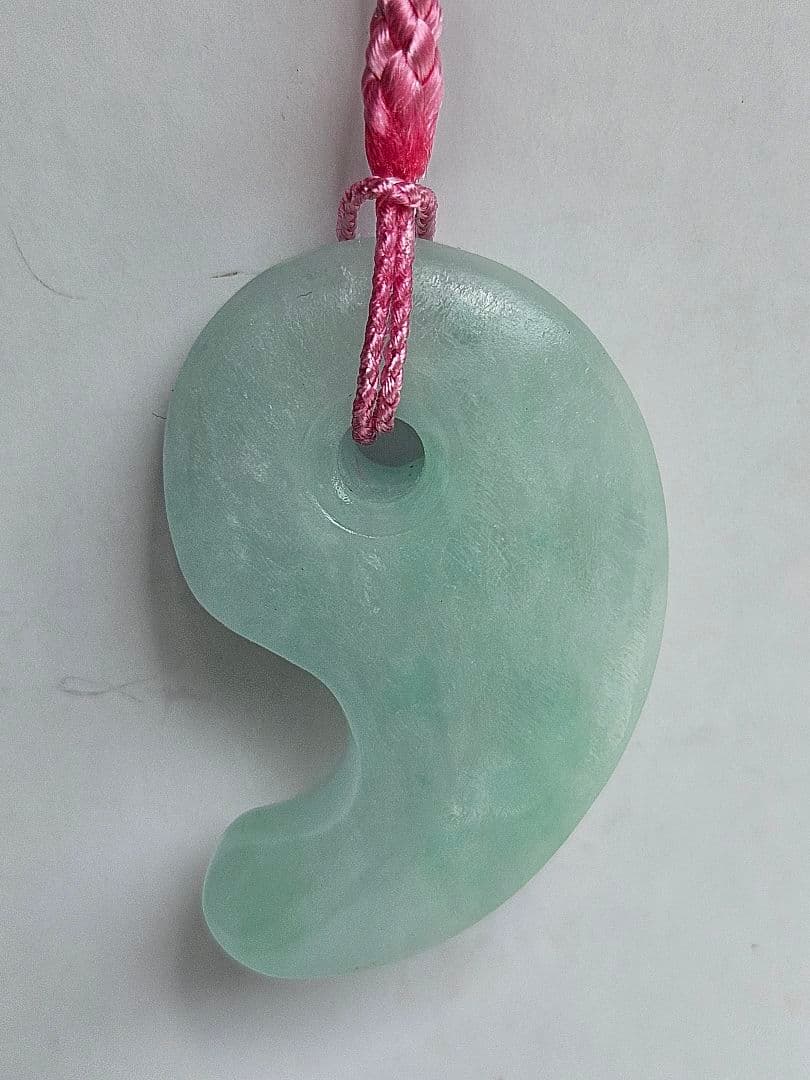 特選 大和型 翡翠勾玉　　　　☆10,000円☆