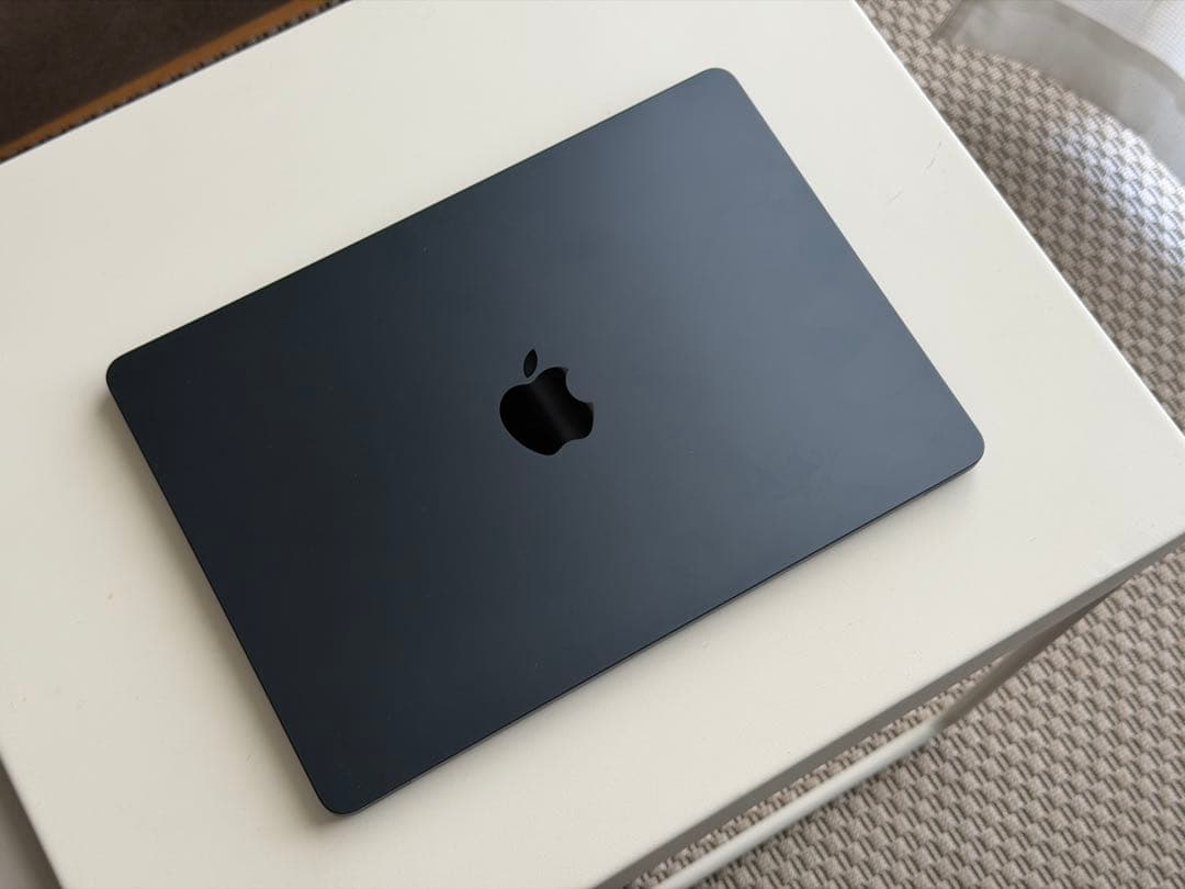 MacBook A i r 13 (M3 16gb 1TB) アップルケアあり