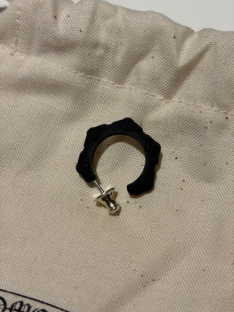 クロムハーツ　ピアス　chrome hearts ブラック　シリコン