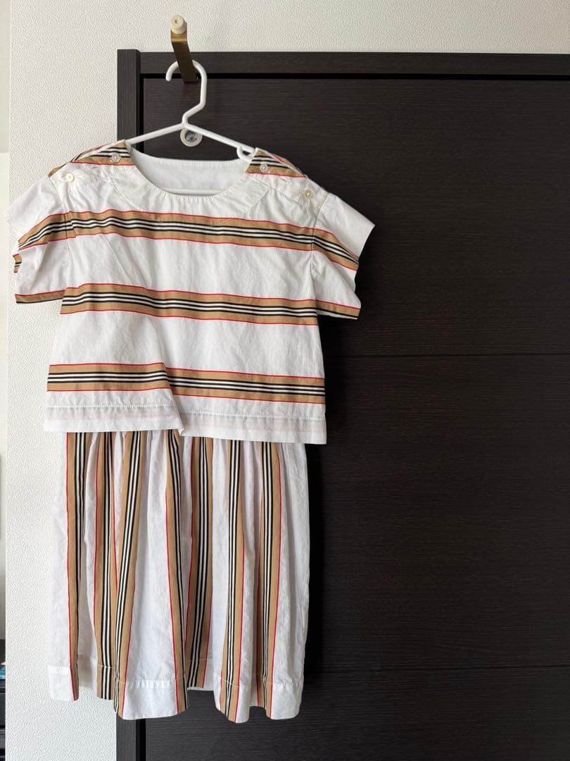 【美品】BURBERRY 現行　キッズワンピース　10Y　ノバストライプ