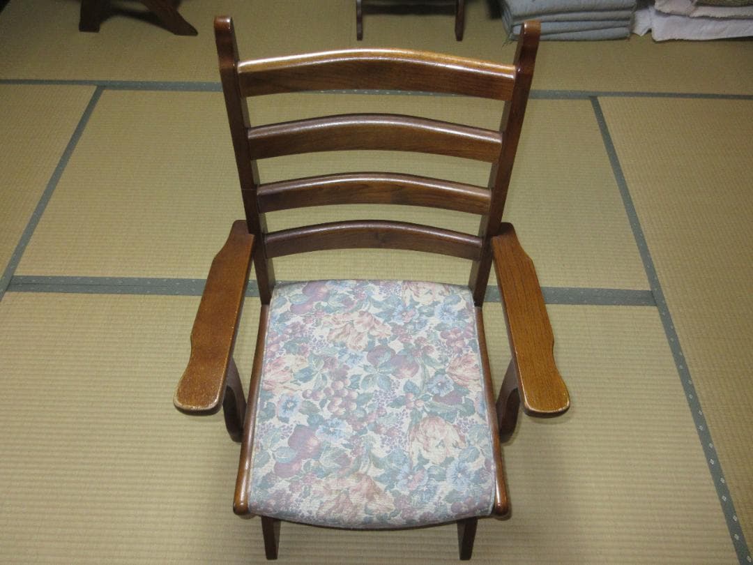 カリモク　椅子