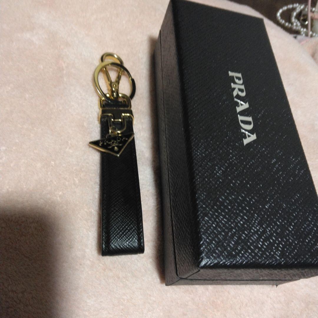 PRADA ブラックレザー キーホルダー