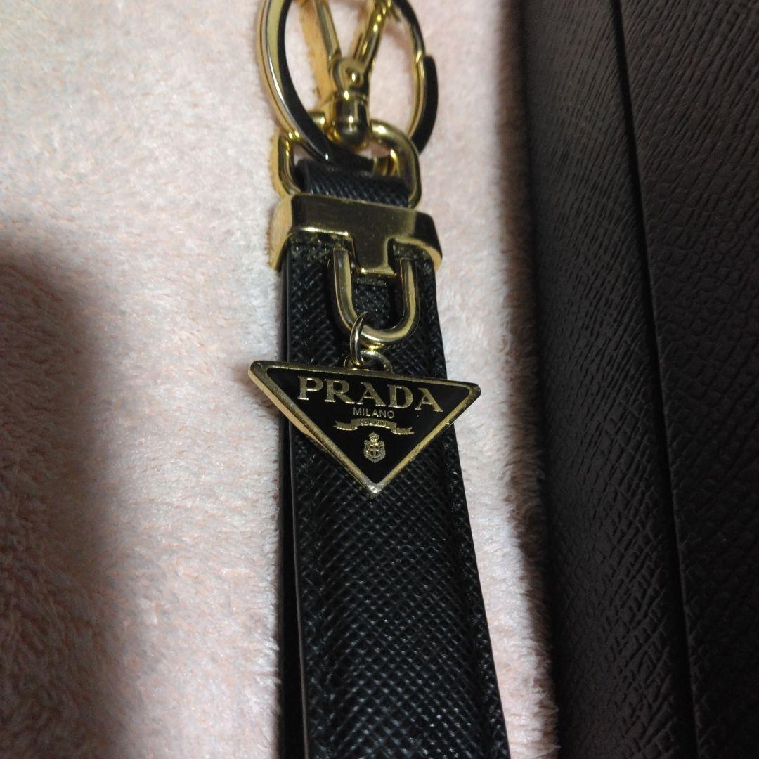 PRADA ブラックレザー キーホルダー