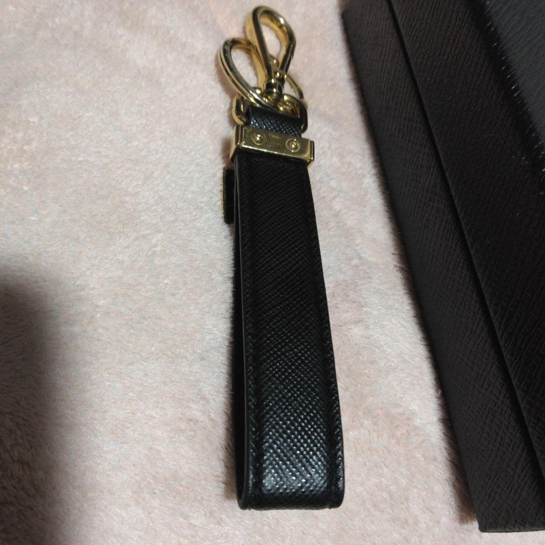 PRADA ブラックレザー キーホルダー
