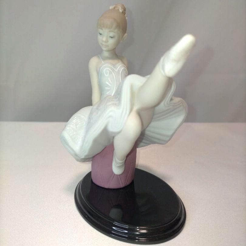 【美品】リヤドロ (LLADRO) 上手にできるかな 9335 少女 バレリーナ