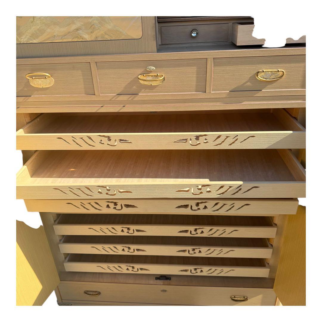 着物　外装は合板ですが衣装収納部は桐箪笥　年代物