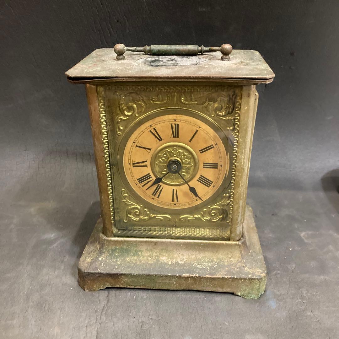 古い時計　ゼンマイ式