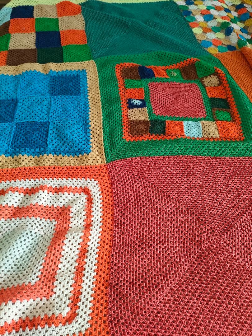 かぎ針編みパッチワークブランケット　ハンドメイド