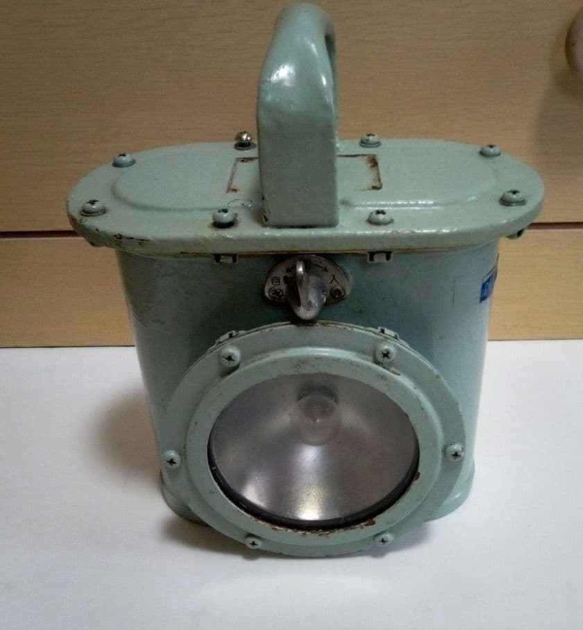 レトロ　アンティーク　ヴィンテージ　希少な海上自衛隊の乾電池式応急灯