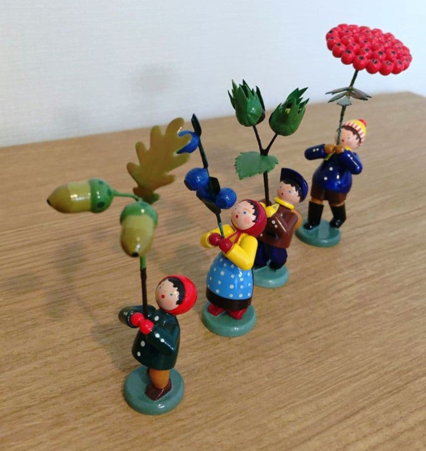 ドイツ木製人形　ブルーメンキンダー秋冬