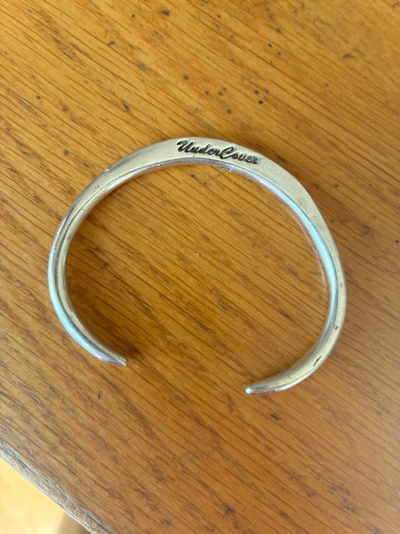 アンダーカバー初期爪シルバーバングル。ジョニオ着