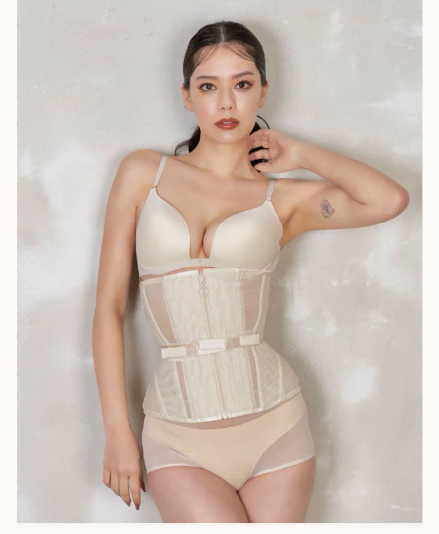 元鈴木さんのコルセット　Venus