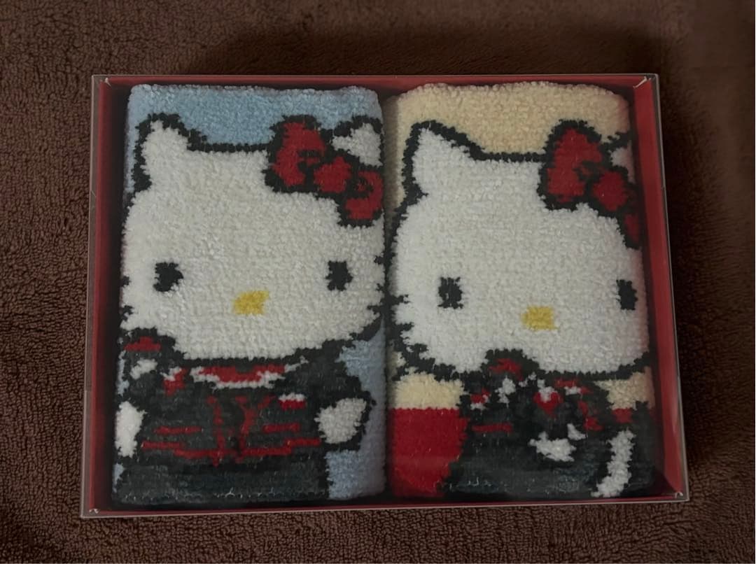 ず*ん様 フェイラーとJALコラボ　ハローキティ タオルハンカチ 2枚セット