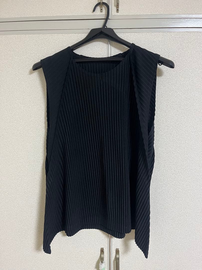 HOMME PLISSÉ ISSEY MIYAKE ブラックタンクトップ