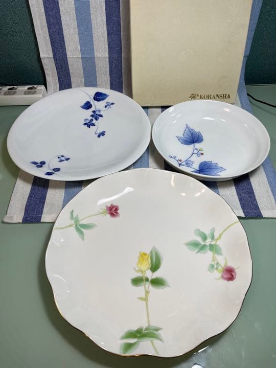 060 香蘭社　金彩大皿1   桃形皿1  鉢1  　未使用