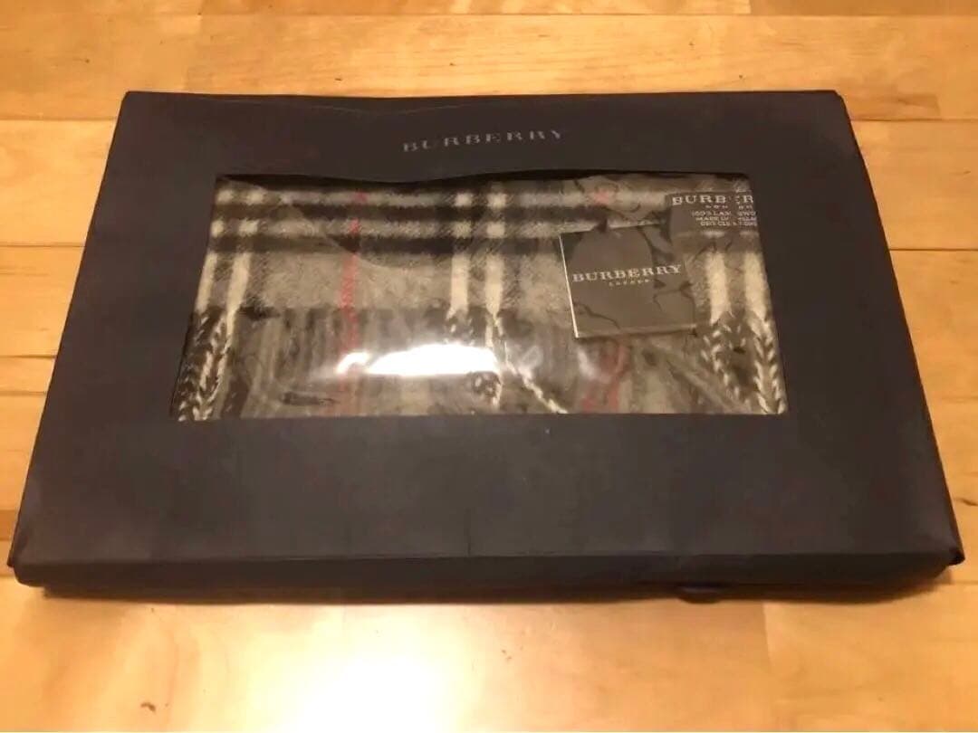 新品タグ付　BURERRYラムウール マフラー 英国製