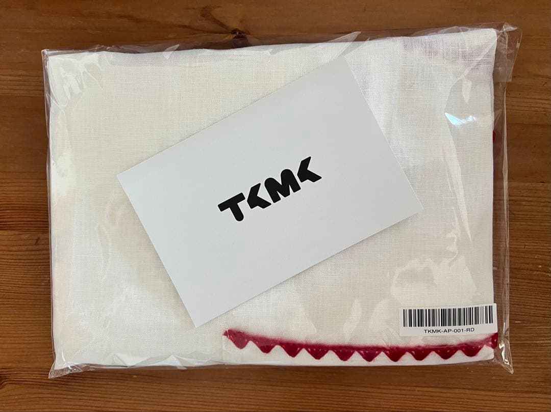 タキマキ　TKMK ホワイトエプロン 赤いトリミング