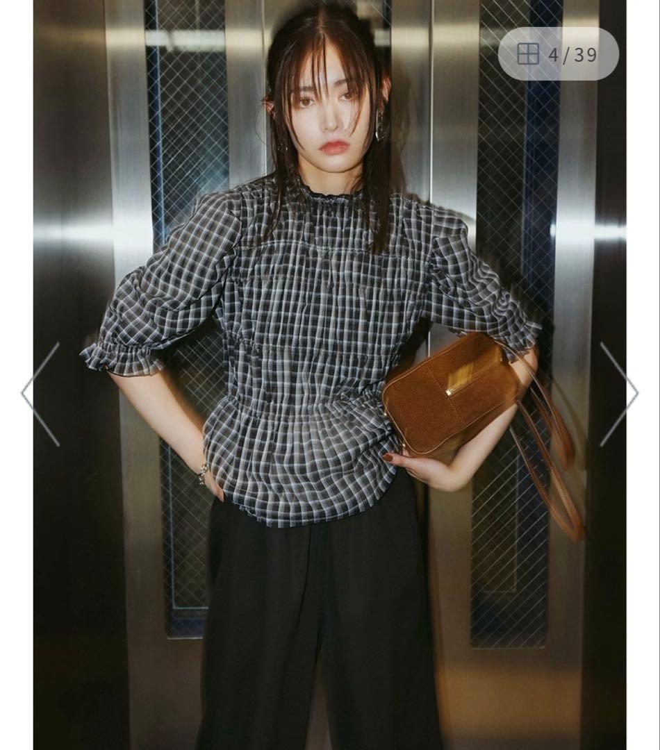 【新品・タグ付き】Mila Owen シャーリングペプラムフリルブラウス