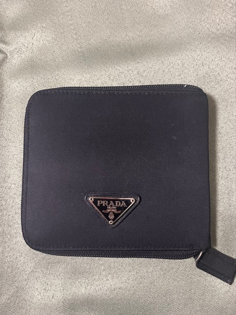 極美品プラダ 二つ折り財布 ナイロン テスート 三角ロゴ 黒 ラウンドファスナー