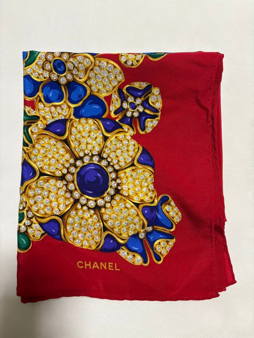 CHANEL シャネル Pre-Owned グリポア ボタン シルクスカーフ 赤