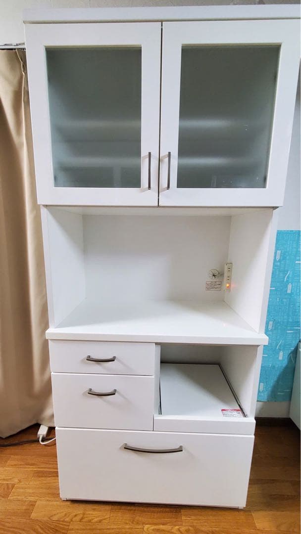 キッチンボード　食器棚