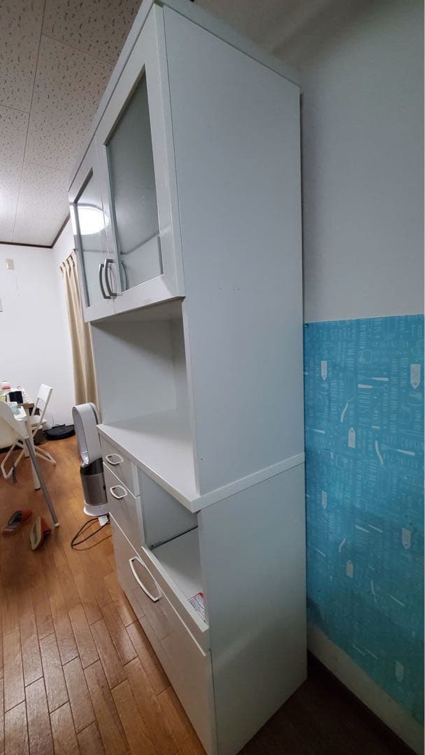 キッチンボード　食器棚