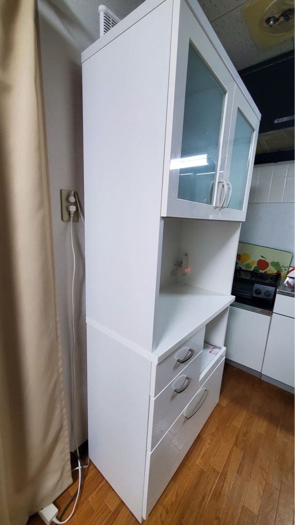 キッチンボード　食器棚