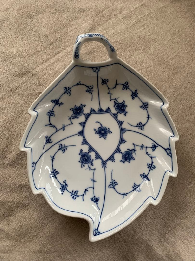 ロイヤルコペンハーゲン ブルーフルーテッド　リーフプレート