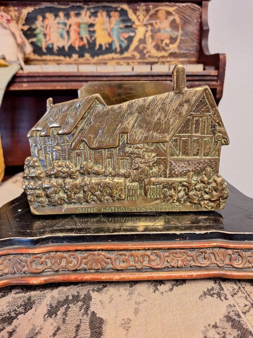 アン・ハサウェイ コテージ レターボックス