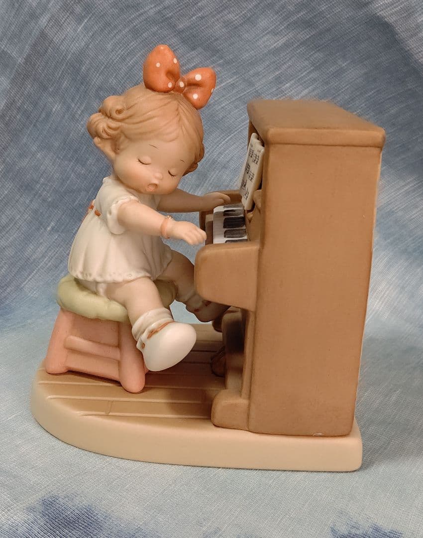 ルーシー アトウェル \