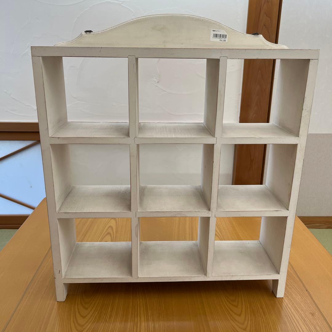 アンティーク風木製ホワイトカップボード