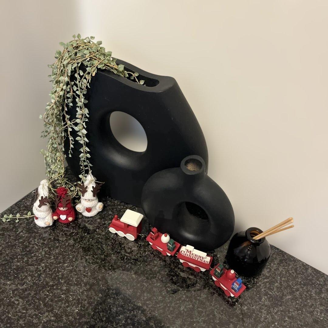 ACTUS インテリア黒いセラミック花瓶とクリスマス置物セット