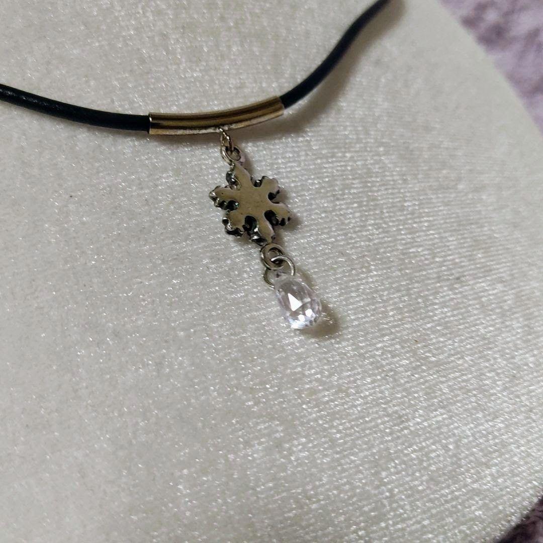 【匿名配送】特価☆新品キュービックジルコニア シルバー雪結晶チャーム
