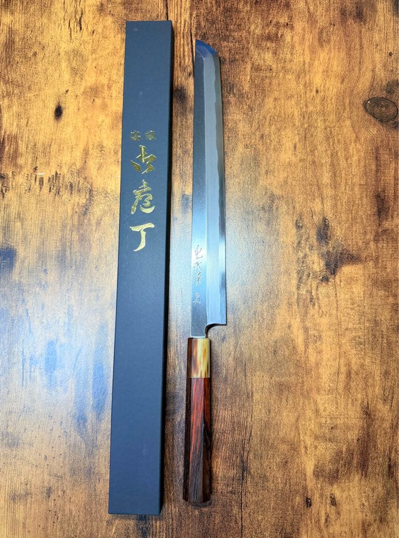 森本光一作　蛸引 先丸　青二鋼 紋鍛錬 尺　紫檀白水牛八角柄