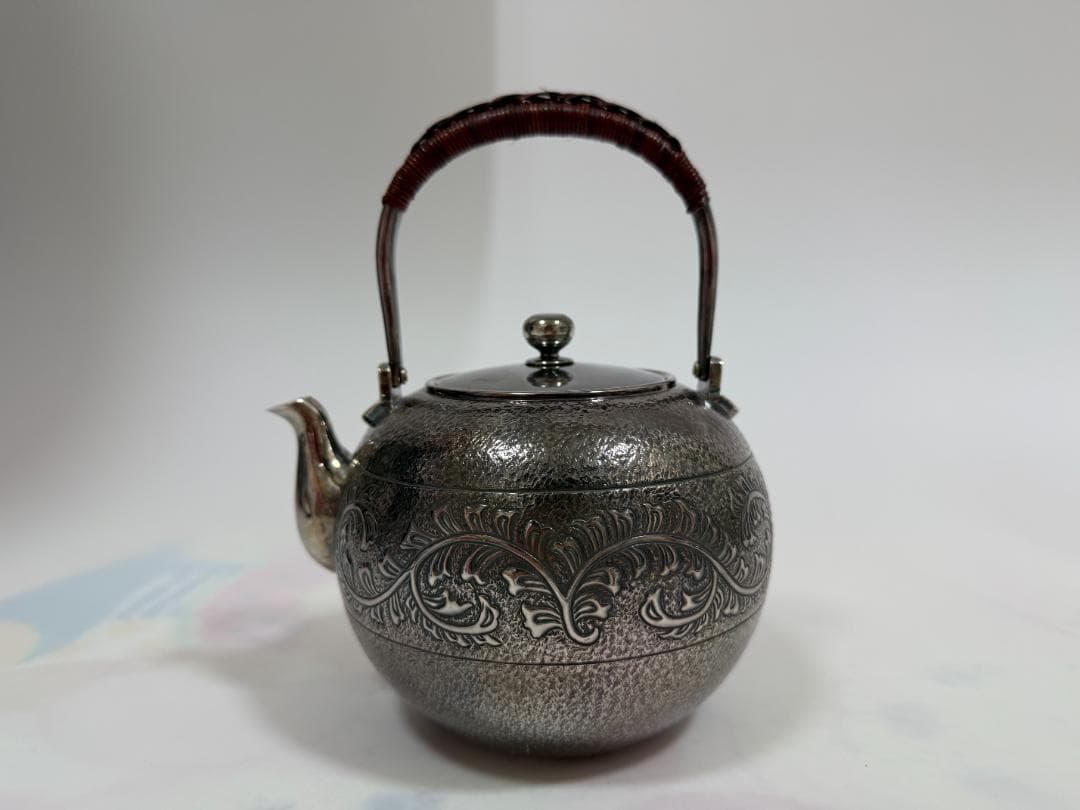 純銀製 唐草紋 鎚目 湯沸 銀瓶 煎茶道具