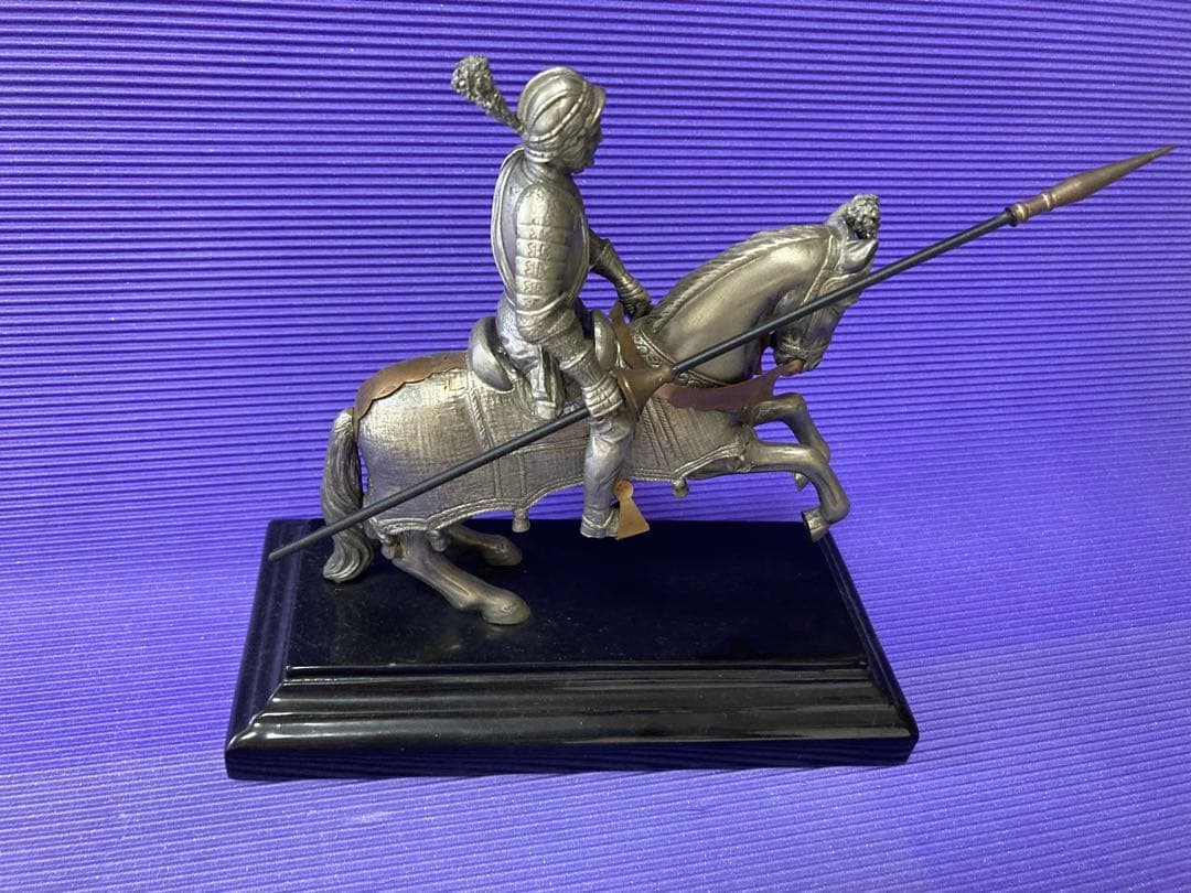 中世の馬上装甲騎士