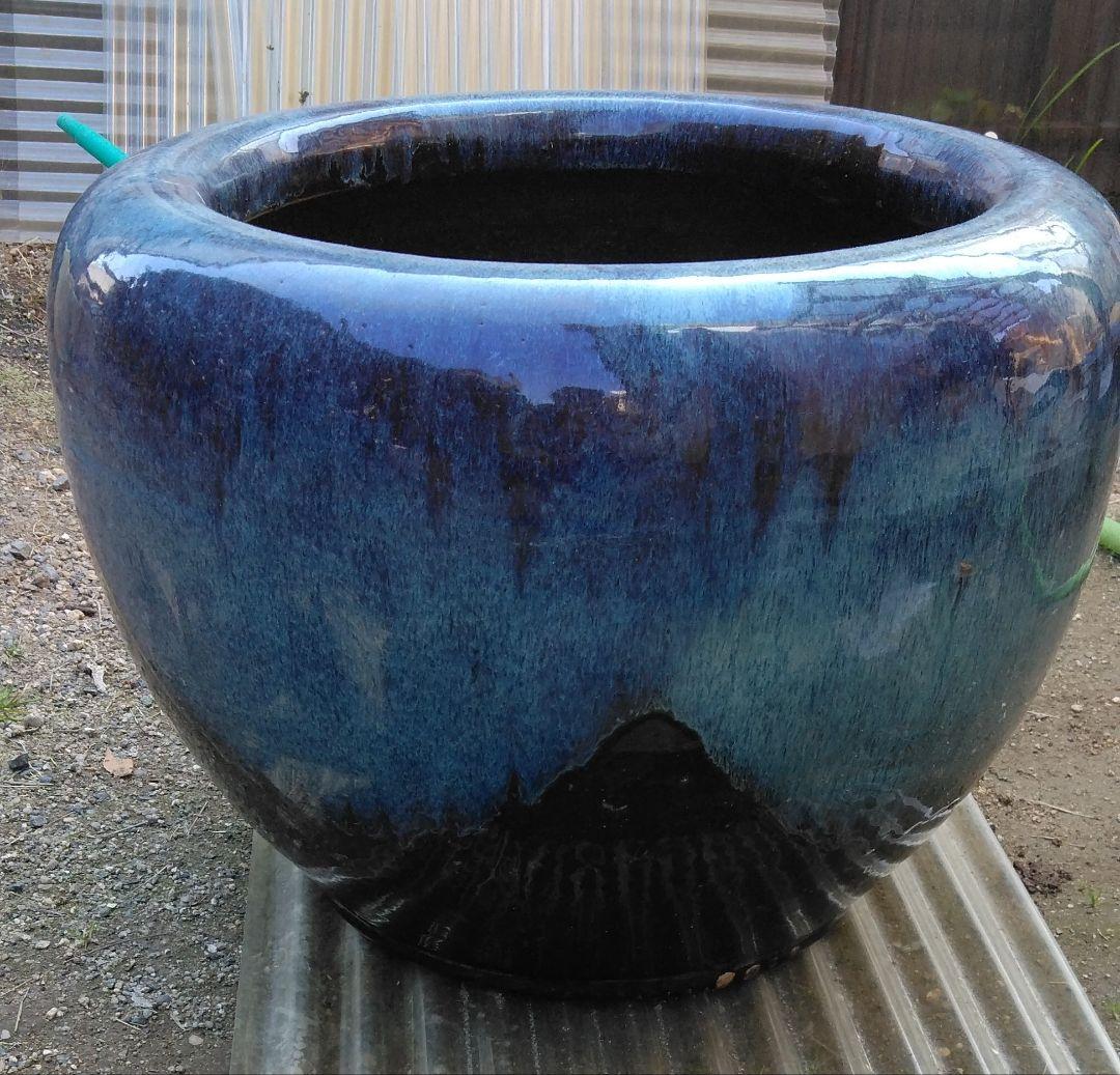 大きめ青色と黒の水鉢 なまこ鉢　火鉢　直径約48cm