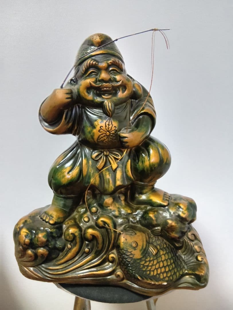 釣りをしている笑顔の置物尺3寸銅製