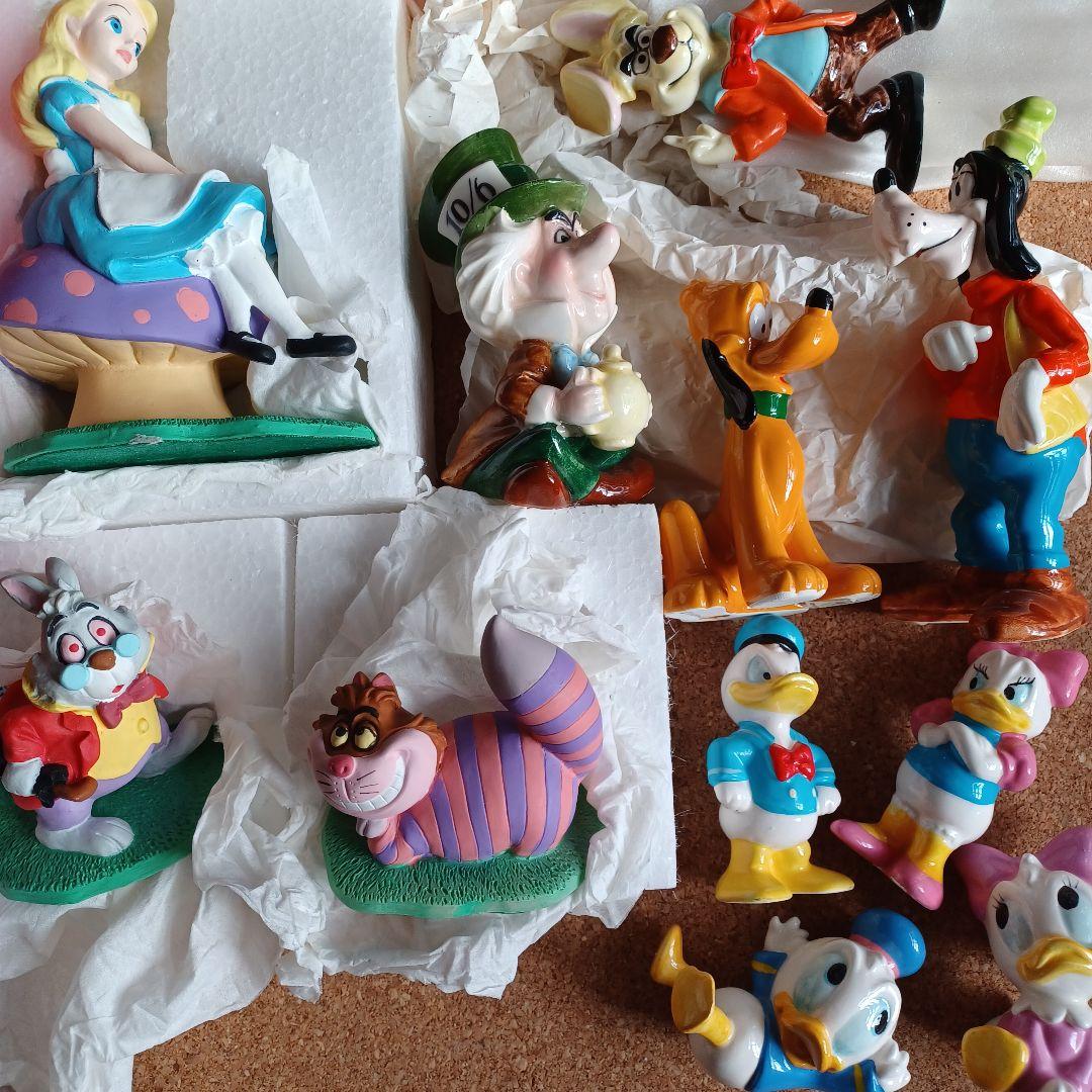 Disney　置物　不思議の国のアリス　デイジー　チェシャ猫　白うさぎ　プルート
