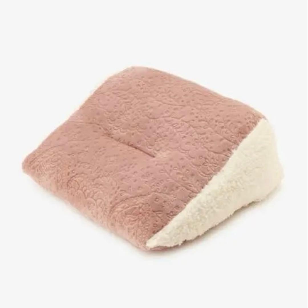 アフタヌーンティーリビング リラックスクッション３つセット ピンク２ベージュ１