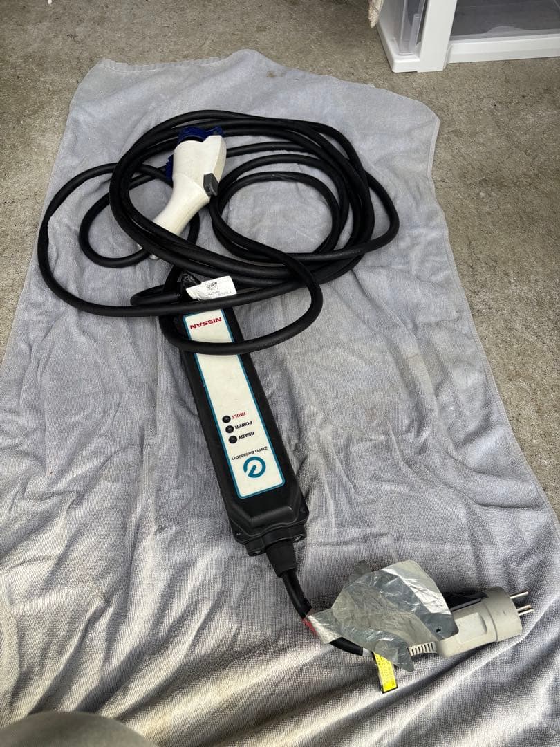 NISSAN EV充電ケーブル リーフ用2019年