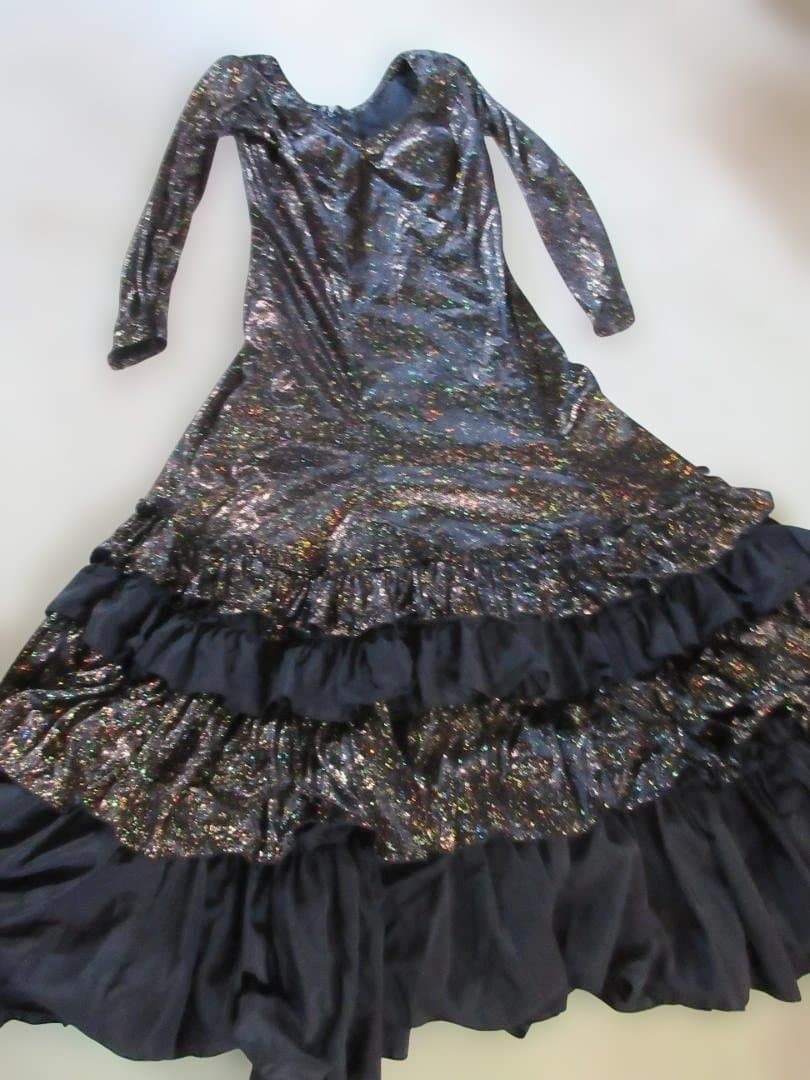 フラメンコドレス 黒 ラメ入り 長袖