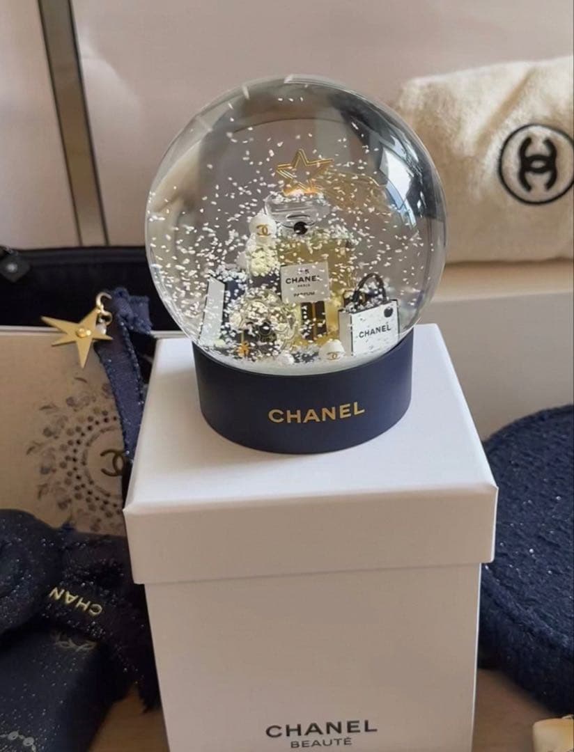 2025新品 CHANEL ホリデー　スノードーム ノベルティ シャネル　VIP