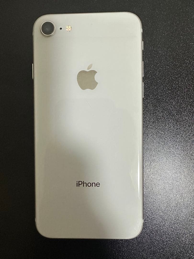 iPhone 8 64GB 本体