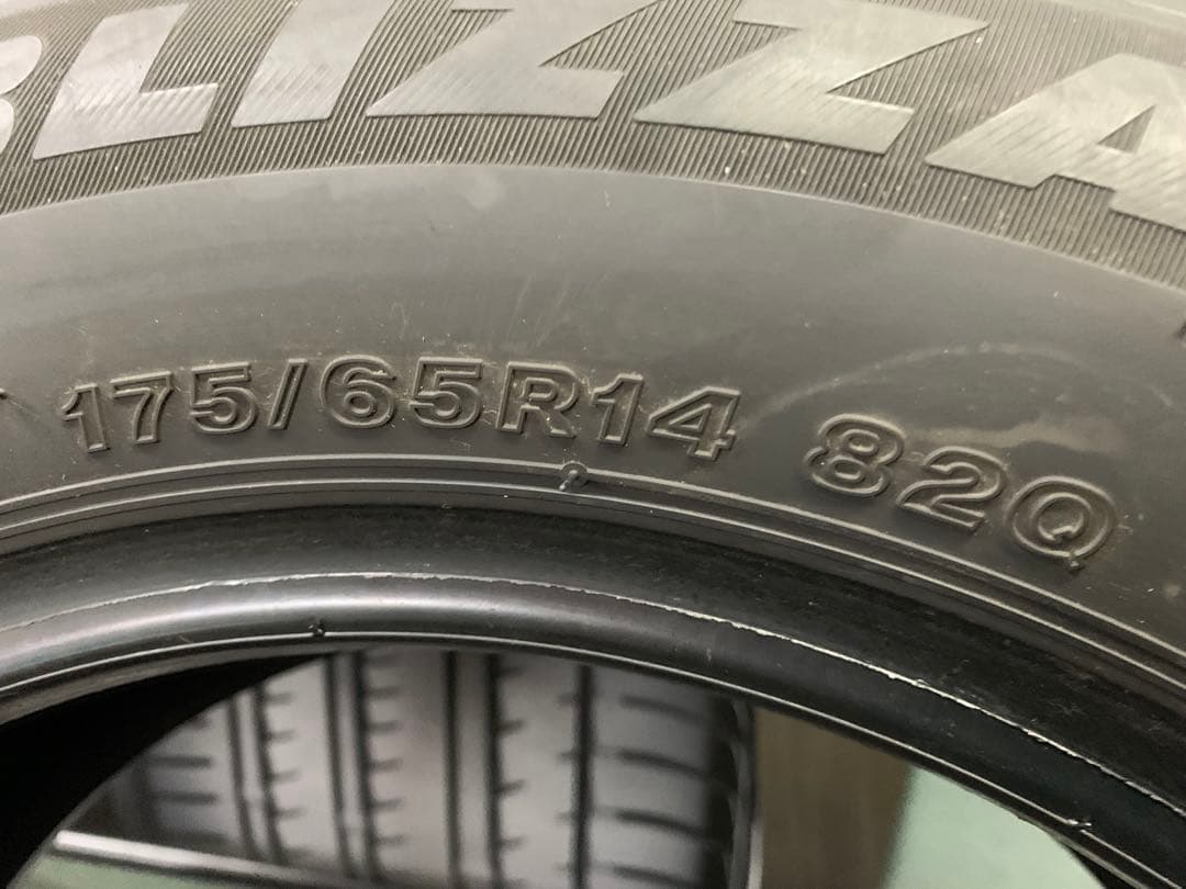 まこやんさん専用バリ山⭐︎VRX3　175/65R14 効く！ブリザック