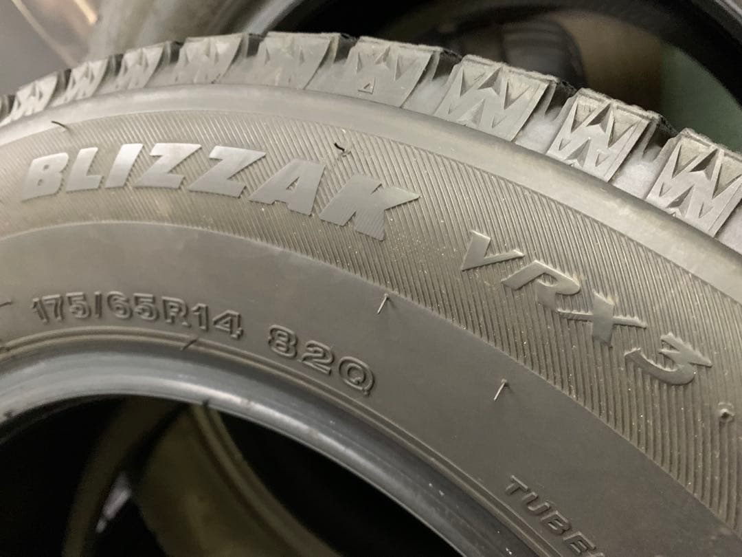 まこやんさん専用バリ山⭐︎VRX3　175/65R14 効く！ブリザック